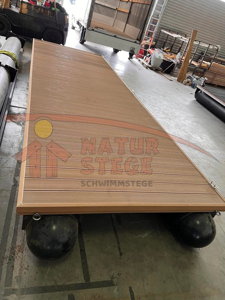 E.06. Módulo de muelle flotante 6m x 2m con revestimiento compuesto y extremos redondeados