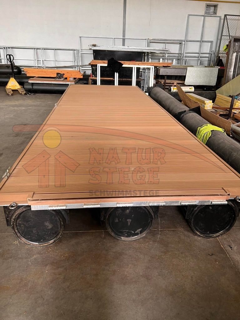 E.07. Módulo de muelle flotante 6m x 2m con revestimiento compuesto