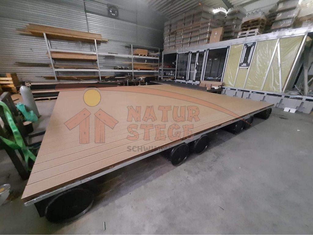 E.09. Módulo de muelle flotante 6m x 6m con revestimiento compuesto