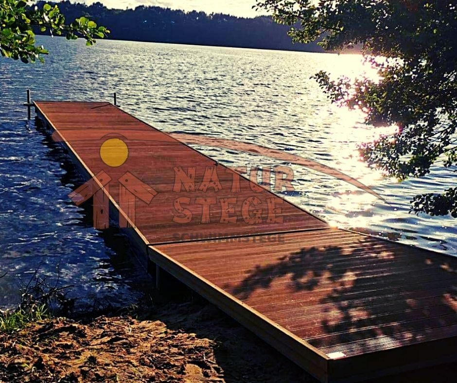 F.08. Muelle flotante 30 metros cuadrados con revestimiento compuesto