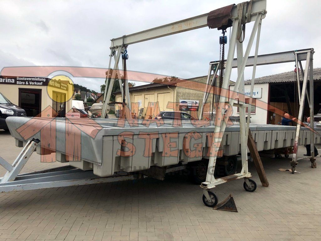 G.07. Casa flotante 3x10m